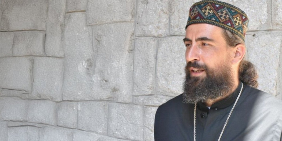 "Ne primam savete od popova": Spajića i Milove medije zabolela istina koju im je mitropolit Metodije sasuo u lice