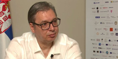 Predsednik Srbije Aleksandar Vučić komentarisao je i oslobađanje nasilnika koji su fizički nasrnuli na našu novinarku Dragana Čendić i upitao sudiju koji je doneo tu odluku da li ga je bar malo sramota zbog majke dvoje dece.