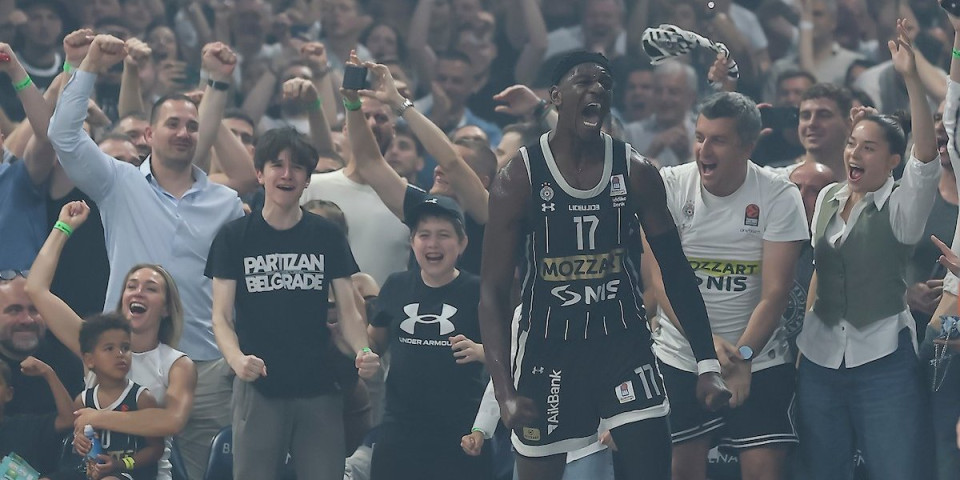 Hvala ti, crno-bela ljubavi: "Grobari" u transu nakon osvojene titule: Mi imamo svoga Boga, ime mu je... (REAKCIJE)