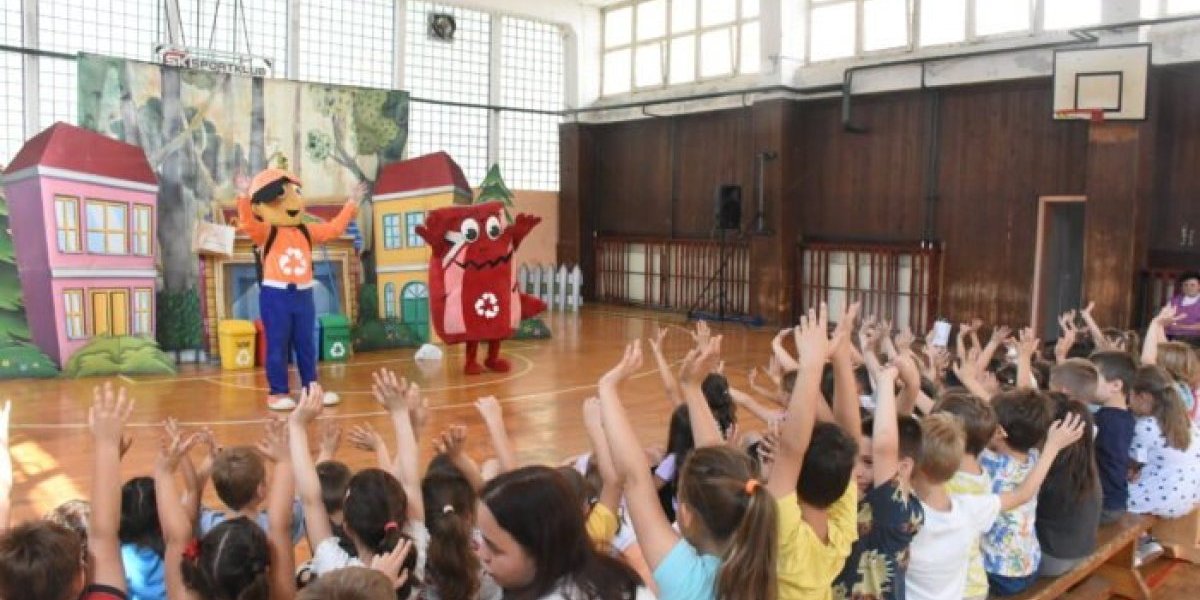 "Čistoćini" "Reciklosaurusi" stigli i kod zemunskih školaraca