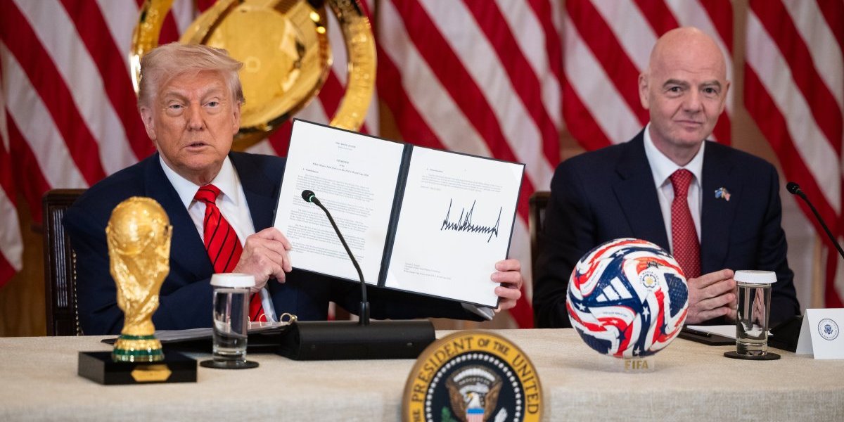 Problemi u raju? Zbog Trampove birokratije Boka silno oslabljena: Fudbaleru odbijen zahtev za vizu...