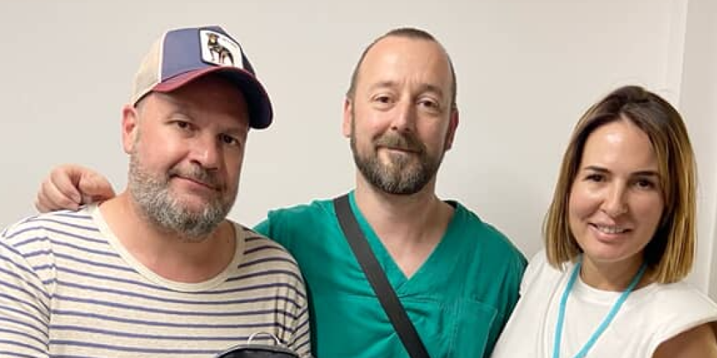 Voditelj skočio na vranu da spasi vevericu – pa završio u Hitnoj!