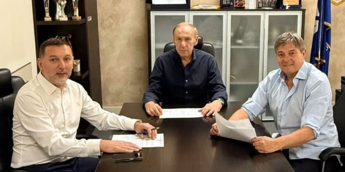 Piksi na radnom sastanku sa čelnicima Fudbalskog saveza Srbije: Tema - plasman na Mundijal 2026. (FOTO)