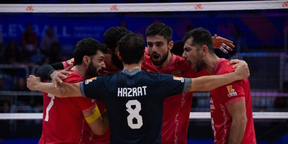 Iranci šokirali svet: Vojničkim pozdravom poslali brutalnu poruku Izraelu uoči utakmice (VIDEO)