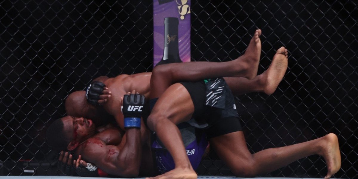 Auuu, brutalna tuča: Usman razornim udarcima primirio rivala (VIDEO)