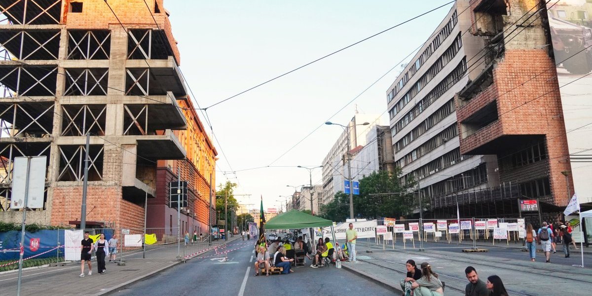 Kraj blokaderskom maltretiranju: Najprometnija raskrsnica otvorena za saobraćaj (VIDEO)