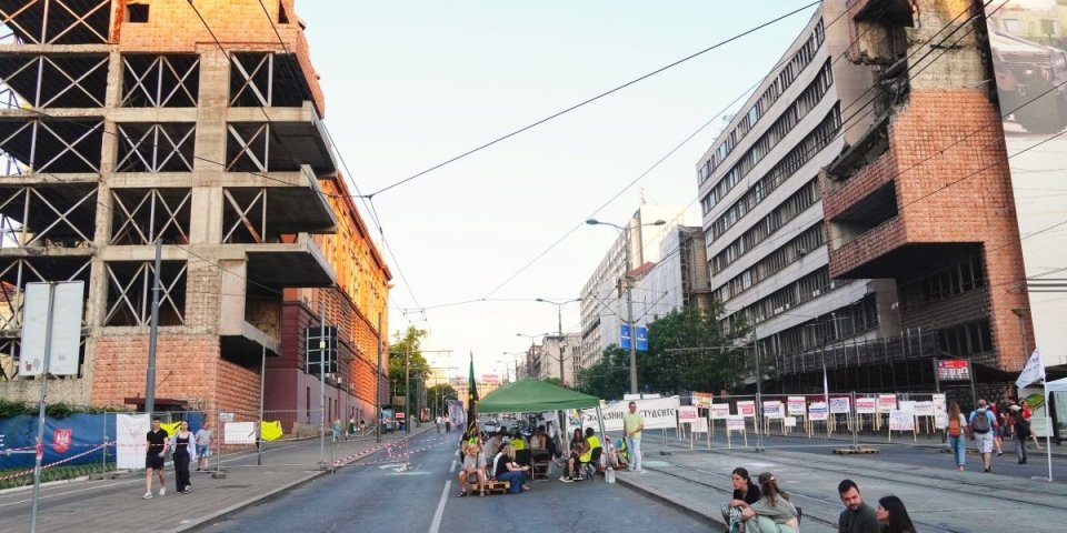 Kraj blokaderskom maltretiranju: Najprometnija raskrsnica otvorena za saobraćaj (VIDEO)