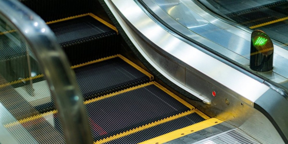 Četke na pokretnim stepenicama imaju mračnu svrhu: Ovo im je prava namena, nisu tu zbog prljavštine