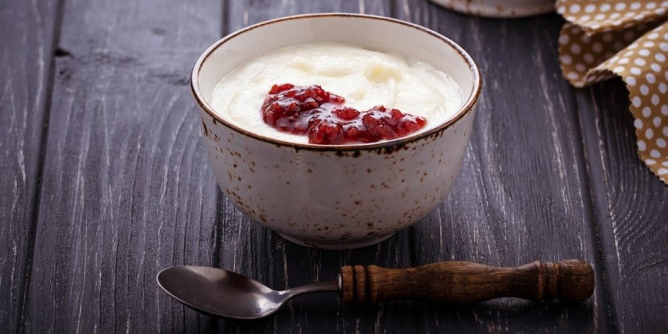 Kremasti griz sa malinama - Voćna fantazija u 15 minuta (FOTO)