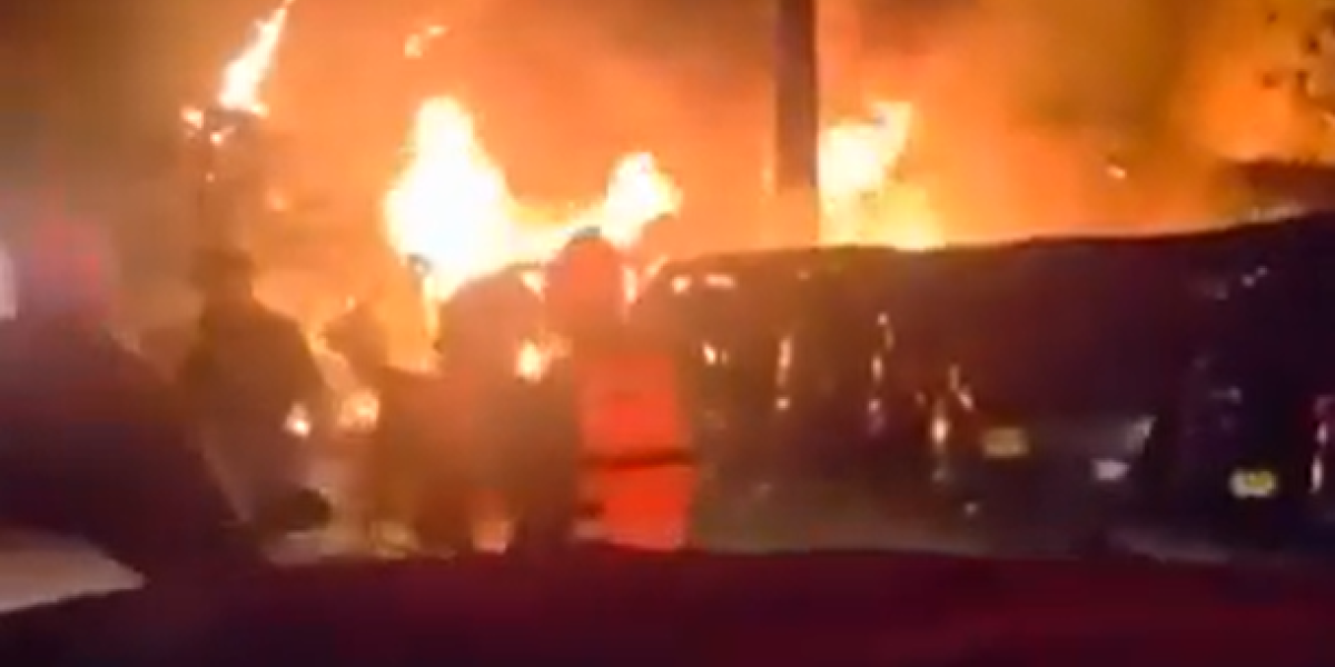 Strava i užas: Iran ispalio projektil, direktno pogođena stambena zgrada u Haifi (VIDEO)