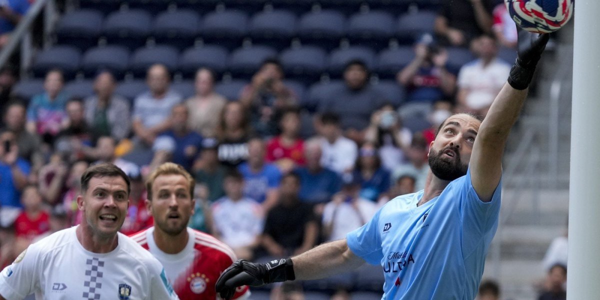 Radi kao magacioner, pa uzeo neplaćeno da brani na SP i odmah primio 10 golova (FOTO)