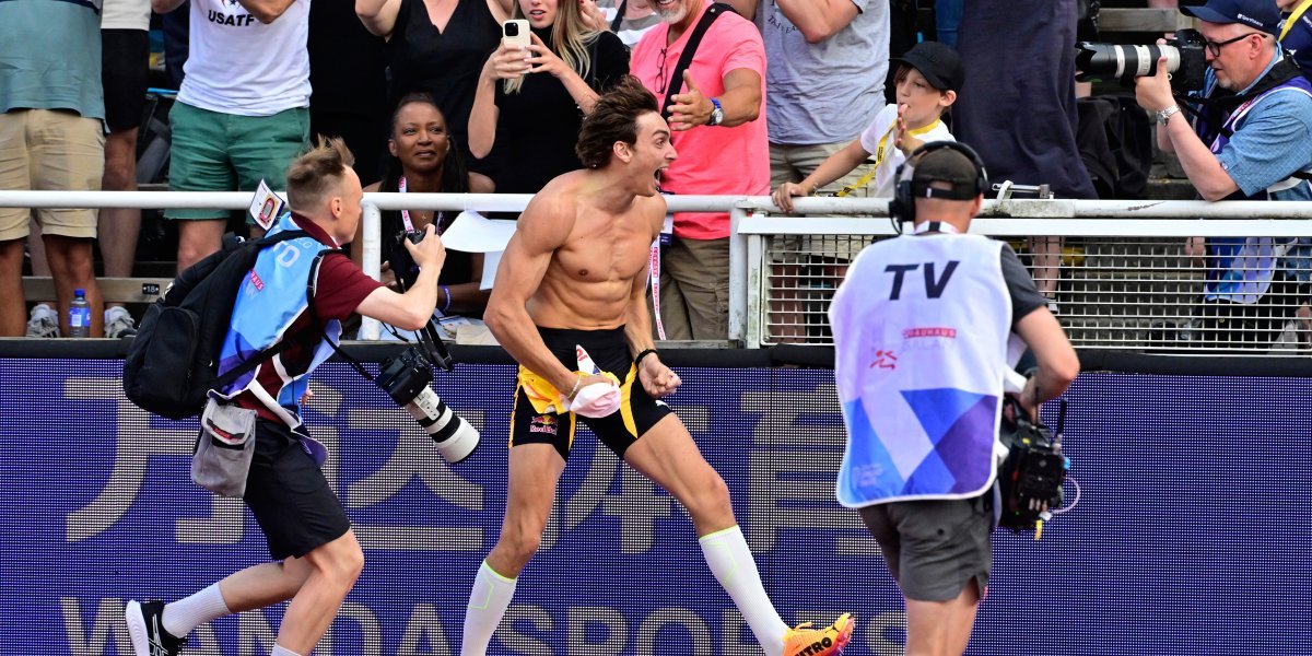 Jedva ga uhvatili, Duplantis je sa lepom plavušom proslavio 12. svetski rekord (VIDEO/FOTO)