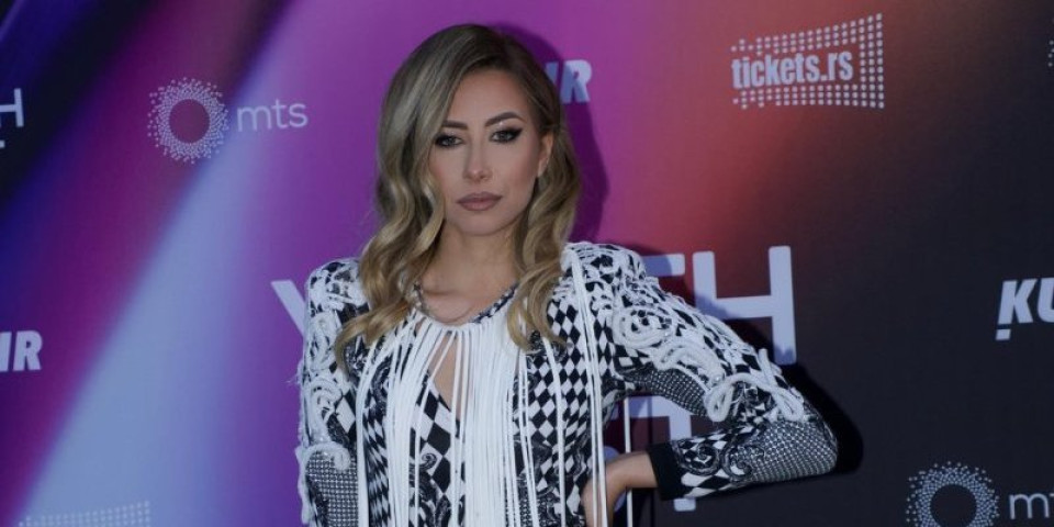 Anastasija Rilak zapalila Nišku tvrđavu: Pinkova zvezdica raznela publiku, nastup nalik svetskim zvezdama (FOTO)