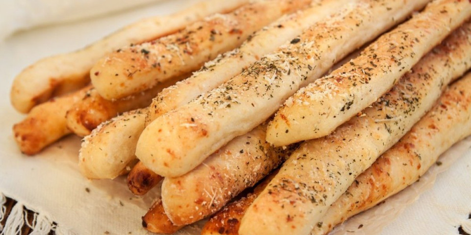 Hrskavi i ukusni štapići sa belim lukom: Sjajni kao dodatak predjelu, a spremni za tren oka