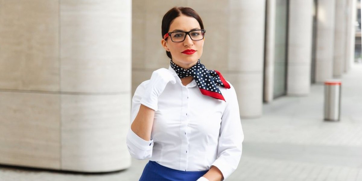 Stjuardese ne smeju u avion bez crvenog karmina? Nije zbog lepote, već zbog jednog pravila