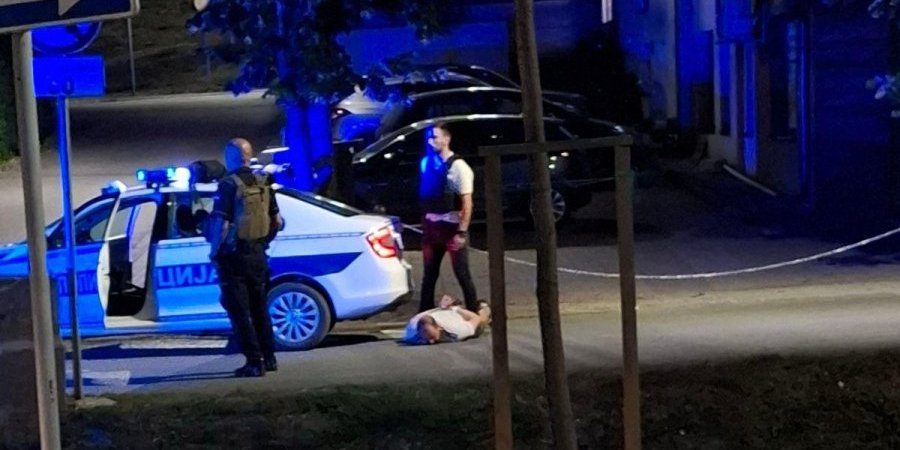 Hitno se oglasio MUP: Nove informacije o blokaderu koji je pucao na prostorije SNS i policiju