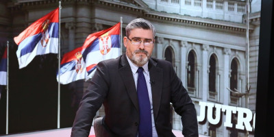 Ministar za evropske integracije Srbije Nemanja Starović oštro je u intervjuu austrijskoj novinskoj agenciji APA kritikovao vlasti u Prištini zbog hapšenja pomoćnika direktora Kancelarije za Kosovo i Metohiju Igora Popovića, navodeći da Aljbin Kurti vodi unutrašnju politiku na teret srpske zajednice, te zatražio Popovićevo hitno i bezuslovno puštanje na slobodu.