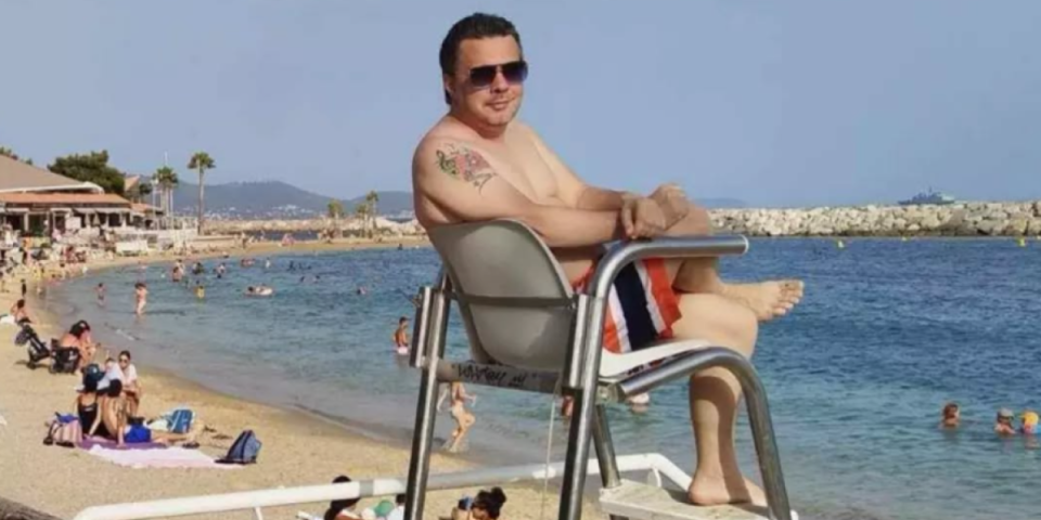 Pevač primljen na psihijatriju: Umislio da je svoja strina