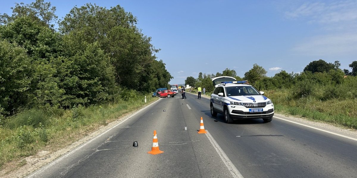 Policiaj obavlja uviđaj 