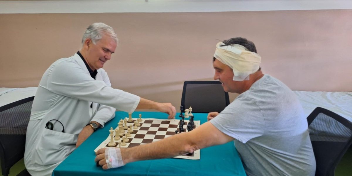 Čudna sudbina našeg poznatog šahiste: Bomba mu je oštetila sluh, a od korone potpuno ogluveo! Ipak, čuda su moguća