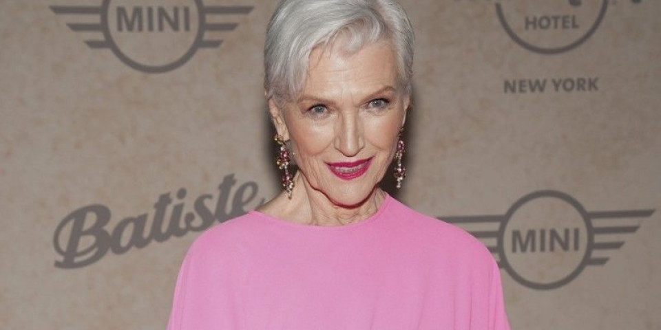 Kakva bomba! Maja Mask (77) u ružičastom perju zavela sve, dok Ilonu gori raketa (FOTO)