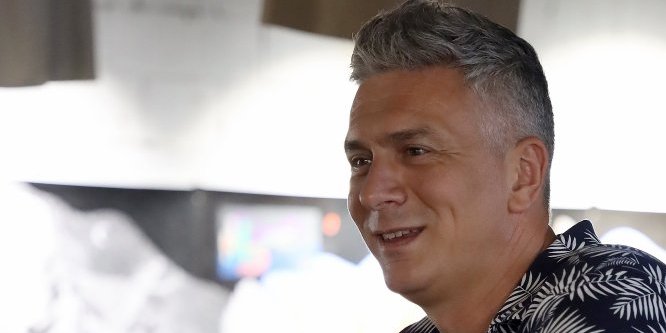 Nekada lomio srca, a sada juri kokoške: Srpski glumac za kojim žene lude se preselio na selo (FOTO)