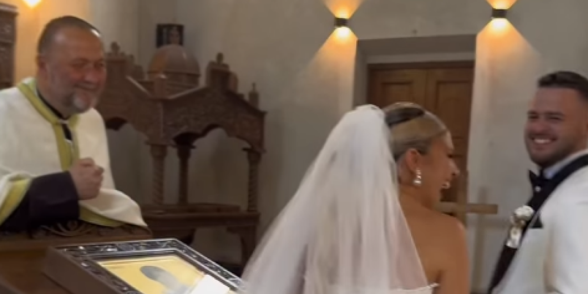 Crkveno venčanje. Andrea, Danijel i sveštenik Rastko