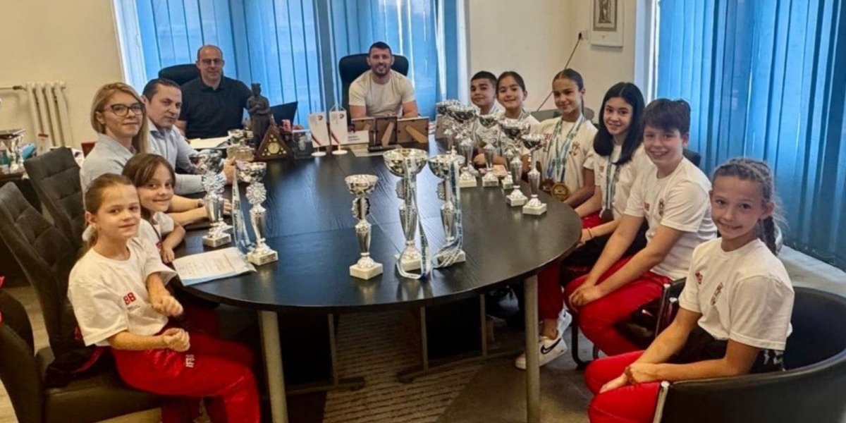 Mladi šampioni u poseti Sportskom savezu Srbije, Štefanek poručio: Čestitam divnoj deci, roditeljima i trenerima