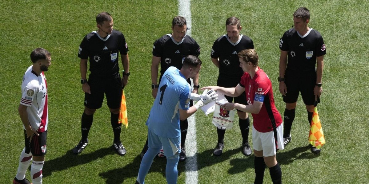 Bruka i sramota kapitena, zapanjio ceo svet: Navijači ne veruju šta je uradio, sad panično objašnjava svoj sramni potez (VIDEO)