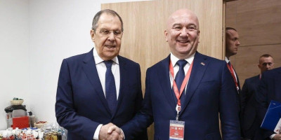 Ministar u Vladi Republike Srbije zadužen za međunarodnu ekonomsku saradnju, dr Nenad Popović, sastao se danas sa ministrom inostranih poslova Ruske Federacije, gospodinom Sergejem Lavrovim, u okviru Sanktpeterburškog međunarodnog ekonomskog foruma.