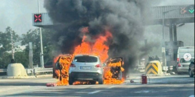 U popodnevnim časovima, zapalio se automobil na auto-putu u Beogradu kod naplatne rampe Vrčin.