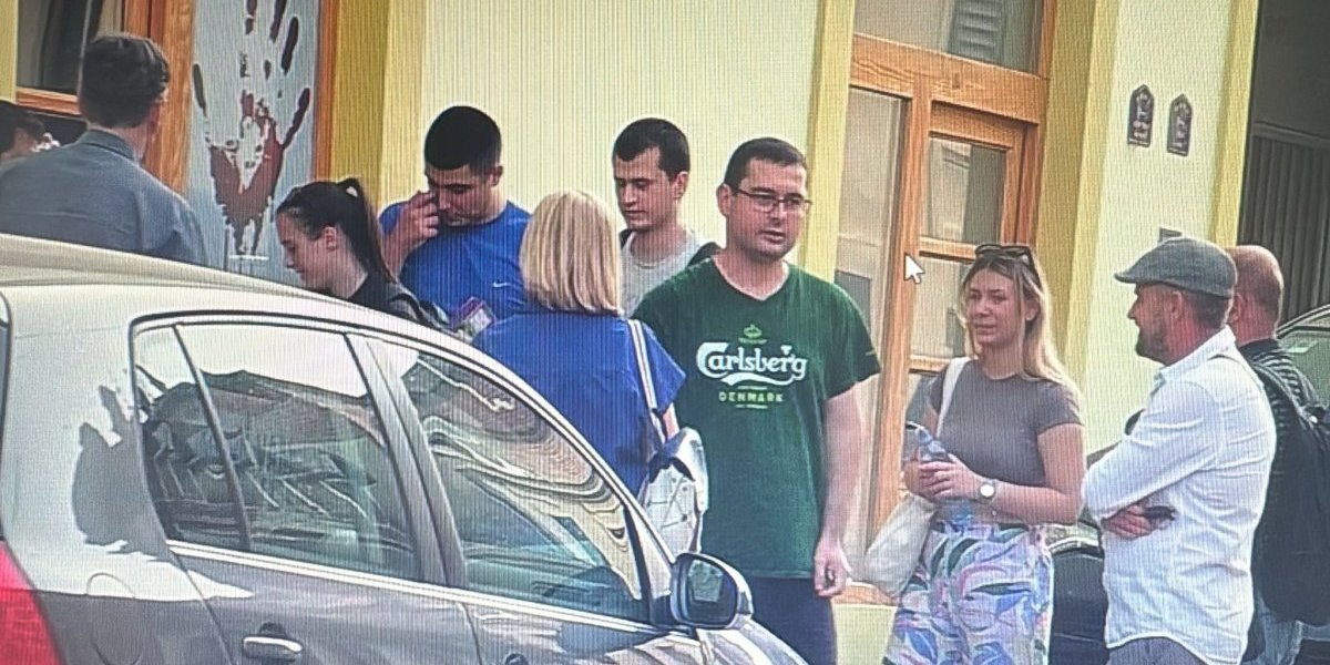Blokaderi - političari u pokušaju: Kao pačija škola žutog preduzeća (FOTO)