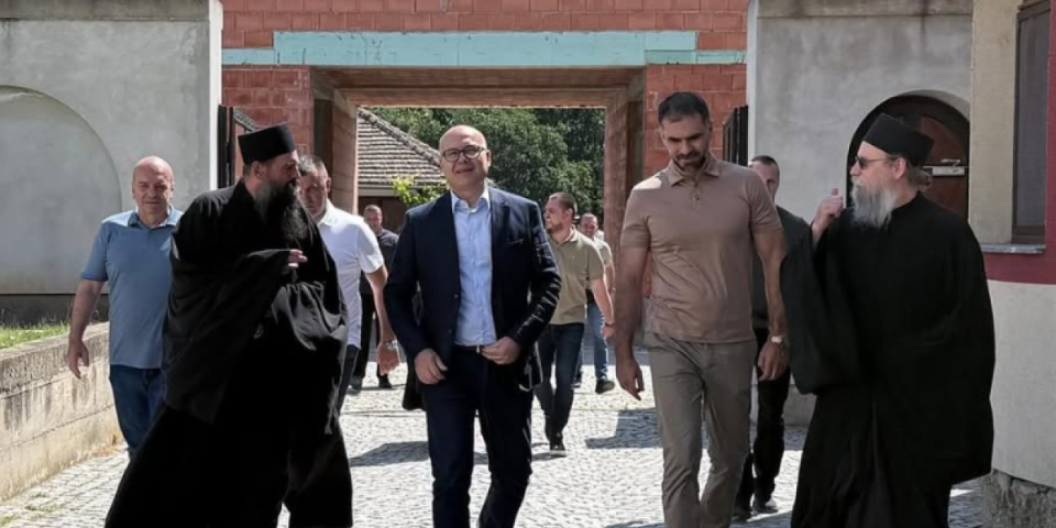 Manastir jedan od stubova naše otadžbine: Vučević boravio u prijateljskoj poseti Koviljskom manastiru