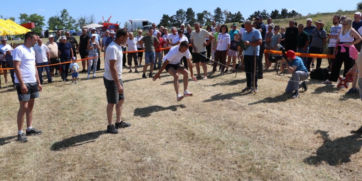Smeh, suze i sećanje na zavičaj:  Četvrt veka druženja u Bukovcu