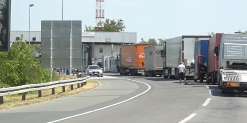 Drama na graničnom prelazu sa Hrvatskom: Milan spasao iznemoglu porodicu (VIDEO)