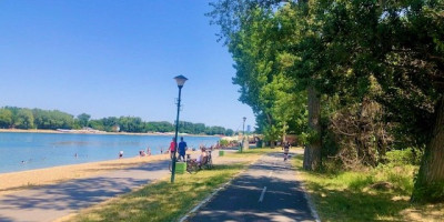 Prava drama odigrala se u subotu na Adi Ciganliji, na delu plaže koju koriste nudisti, kada su dvojica mladića napala jednog stranog državljanina.