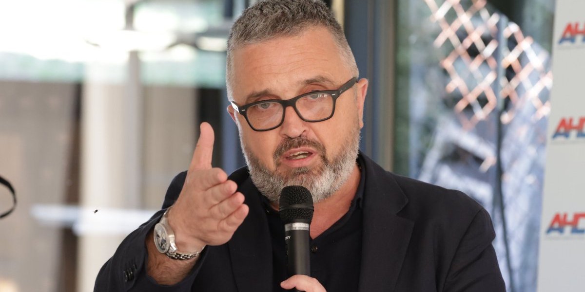 UNS i NUNS su parapolitička udruženja - Vučićević poslao snažnu poruku: Dokazaćemo profesionalizam i to delima (VIDEO)