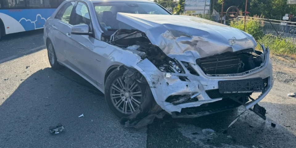 Saša Popović imao saobraćajku: Vozilo celo smrskano (FOTO)