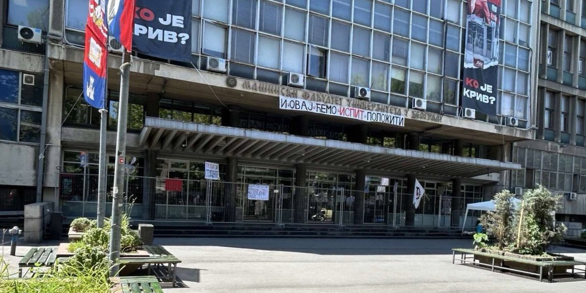 Skandal: Policija upala na Mašinski fakultet - Pronašla drogu, "boksere", nož, maske...