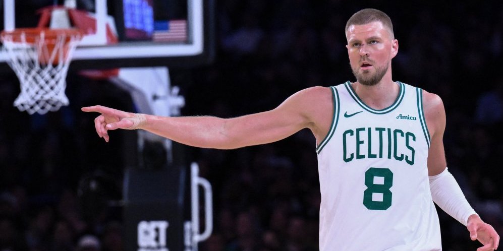 Boston se ratosiljao Porzingisa, učestvovala još dva tima u razmeni