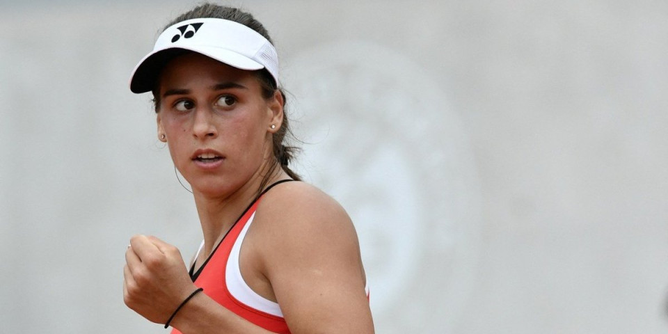 Ljudi kače slike dece iz porodiljske sale, zarađuju na njima: Srpska teniserka zgrožena