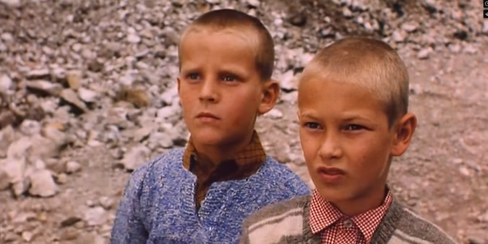 Sećate se Milana i Halila iz "Lepa sela lepo gore"? Evo kako izgledaju danas i čime se bave (FOTO)