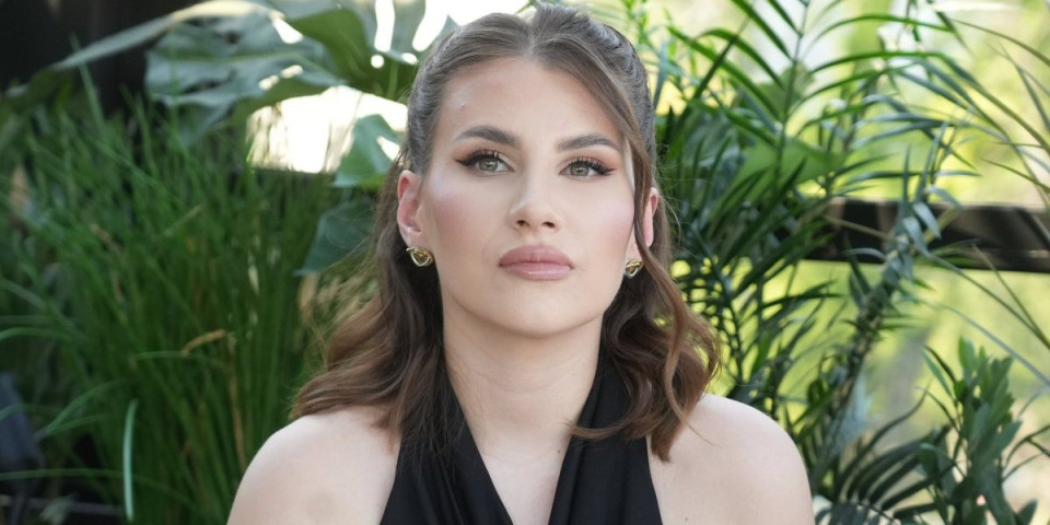 "Ljudi su me pljuvali": Pevačica se godinama kaje zbog jedne greške