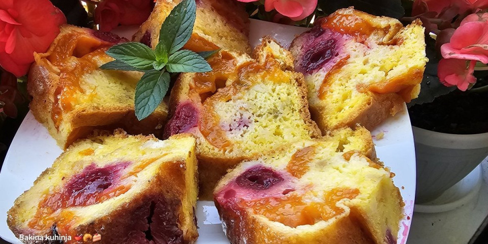 Kuglof sa kajsijama i višnjama - Letnja poslastica koja se topi u ustima (VIDEO)