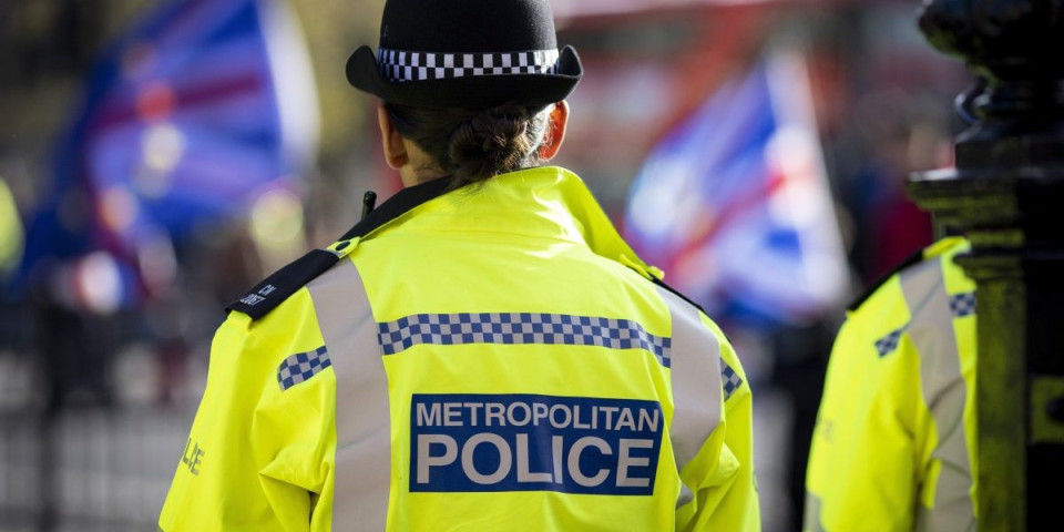 U udesu školskog autobusa u Engleskoj najmanje jedno dete poginulo, dvoje povređeno