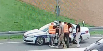 Na auto-putu A2, u mestu Cvetanovac kod Ljiga, odigrala se prava drama kada je policajac Blagojević Milenko pokušao da obavi rutinsku kontrolu jednog kamiona, a završio pod pretnjama i okružen besnom gomilom!