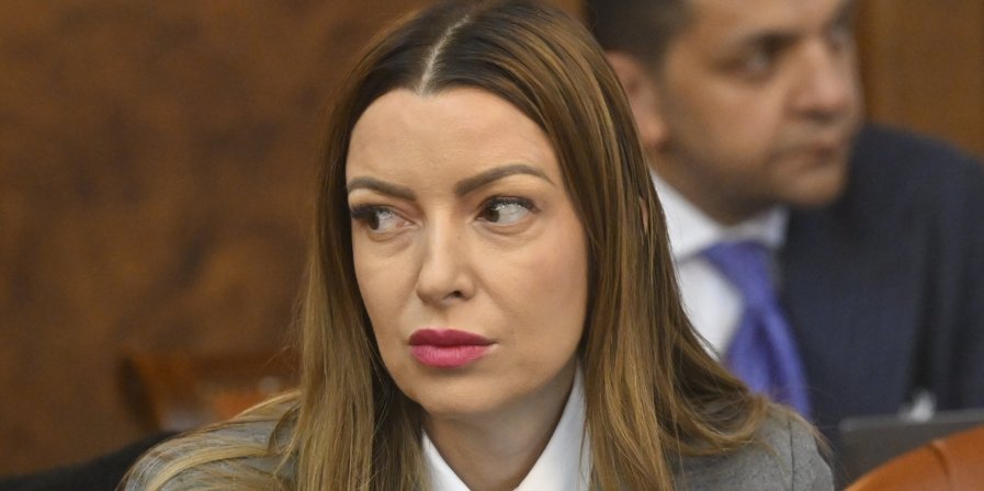 Mesarović osudila brutalni napad na novinarku: Nadležni organi da odmah identifikuju i procesuiraju napadače