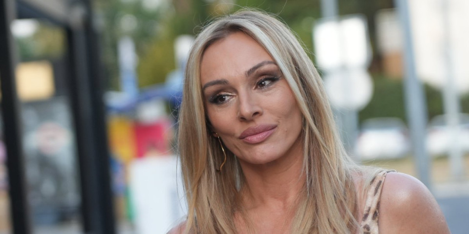 "Ležala sam u krevetu i pila bensendine": Anabela Atijas o teškoj životnoj borbi i suočavanju sa demonima