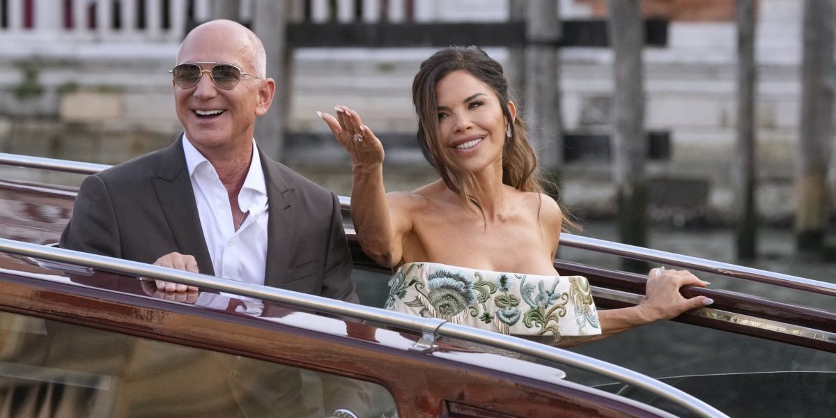 Isplivali detalji predbračnog ugovora Bezosa i Loren Sančez - Prva žena mu uzela milijarde, ali sada se obezbedio (FOTO)