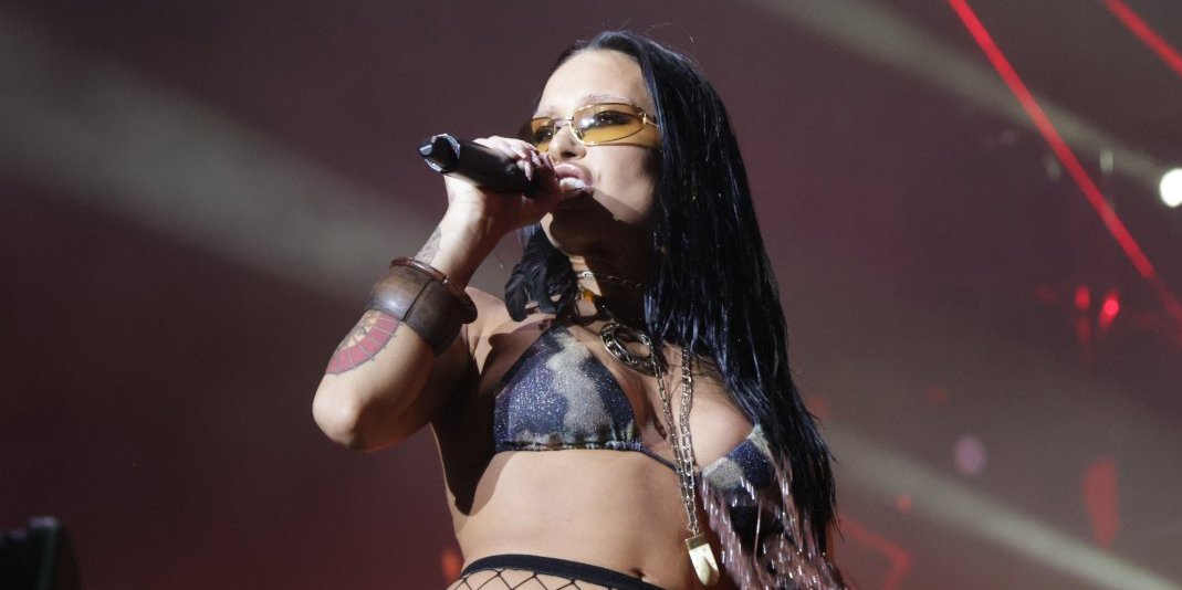 Elena Kitić kao Amazonka: Grudi na izvolte, minijaturni šorts jedva prekrio intimu (FOTO/VIDEO)